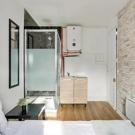 Delightful Studio With In Luxe District Apartment