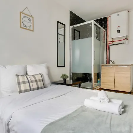Apartment Delightful Studio With In Luxe District *