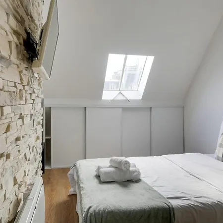 Delightful Studio With In Luxe District Apartment *